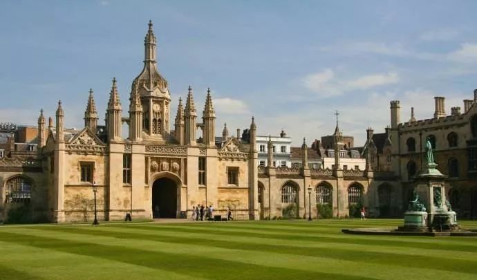 (留学咨询)英国TOP20大学学费排名! - 东外国际