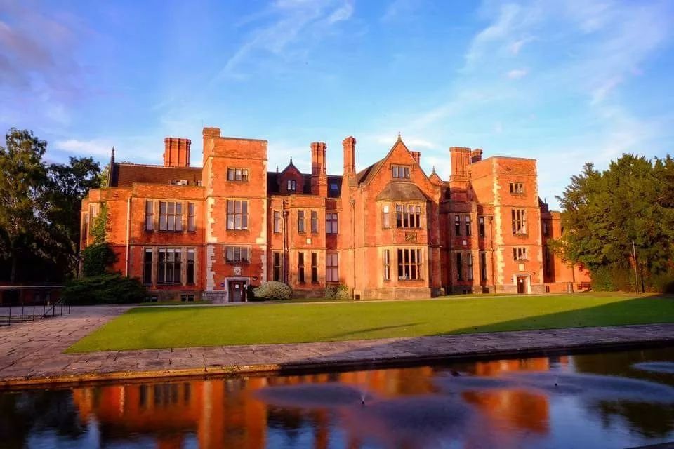 约克大学Heslington Hall.jpg (留学咨询)英国TOP20大学学费排名! - 东外国际