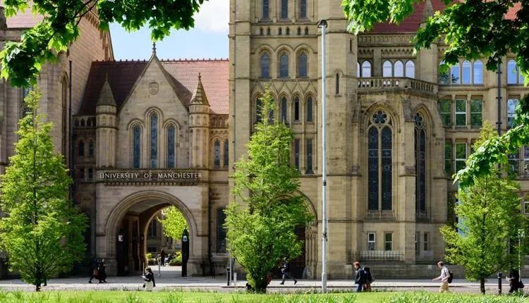 曼彻斯特大学.jpeg (留学咨询)英国TOP20大学学费排名! - 东外国际