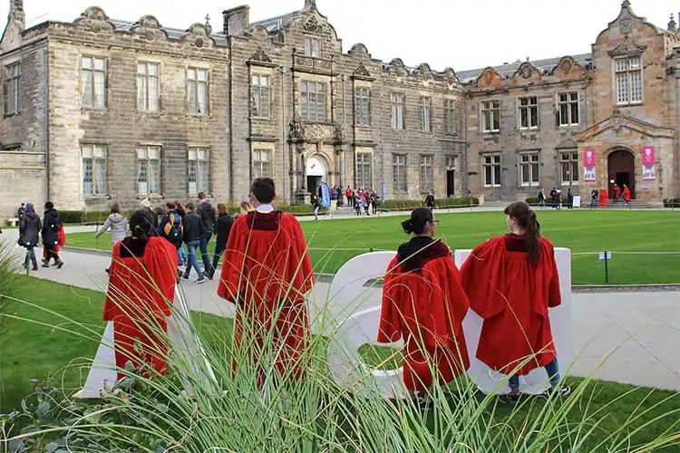 (留学咨询)难进的英国大学TOP10！ - 东外国际