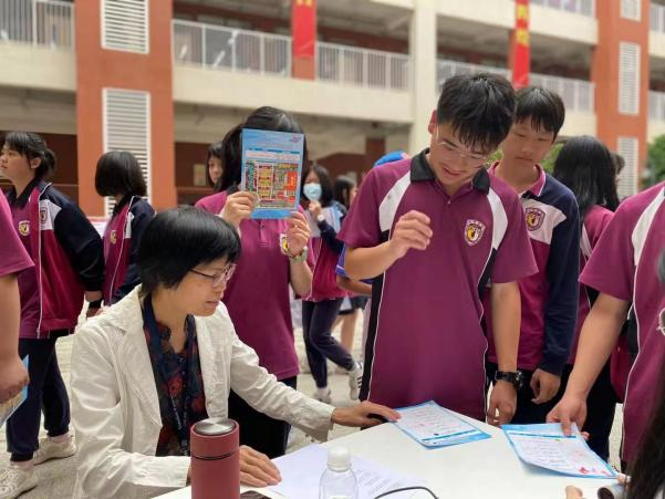 (校园动态)趁风华正茂 探天地奥妙 - 北外附校三水外国语学校