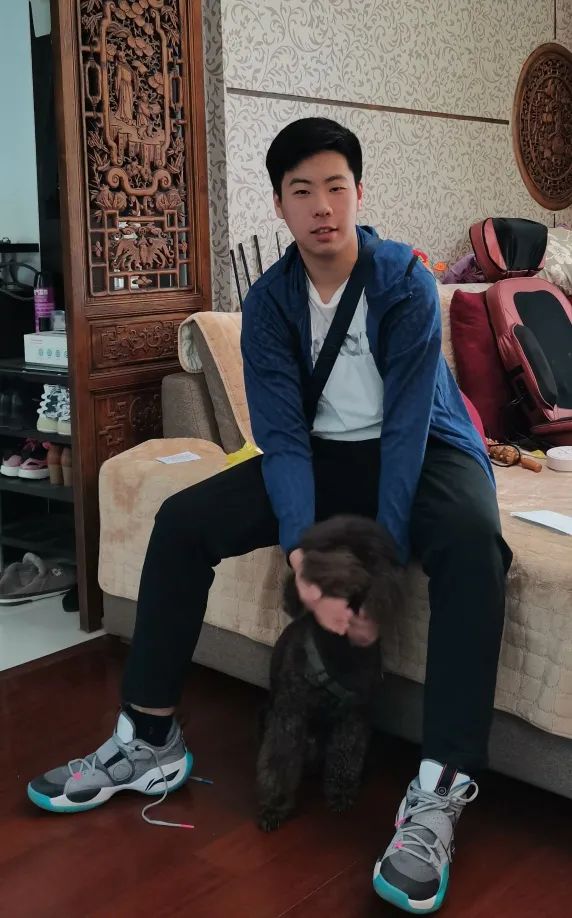 国际高中学生系列报道[一]优雅的李千寻 聪慧的王梓宇