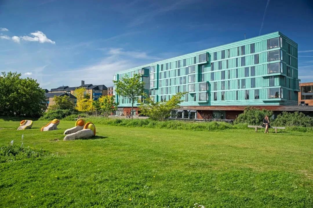 逃避国内竞争才留学？盘点那些专业不错，排名还高的英国大学！