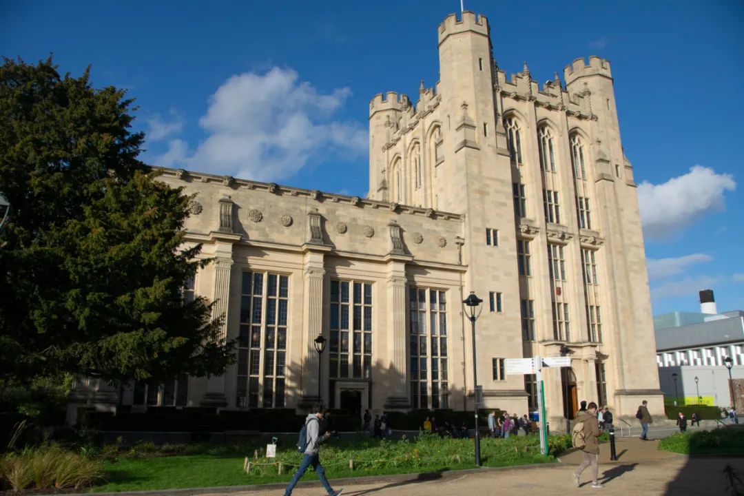 逃避国内竞争才留学？盘点那些专业不错，排名还高的英国大学！