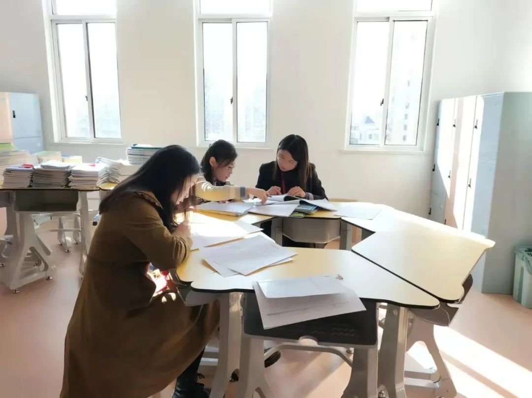 以“检”促“教”重实效，夯实常规助发展。 - 卡迪夫公学平湖