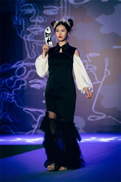 深圳国际交流学院秀场之夜| 青春·灵感·时尚