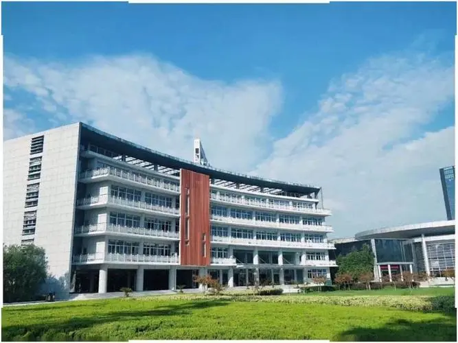 金陵中学河西分校介绍
