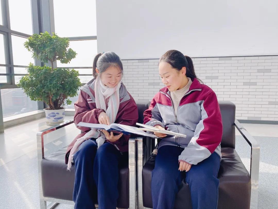 杭州高级中学国际部学子在NEC和CEO经济学竞赛中喜获佳绩                
