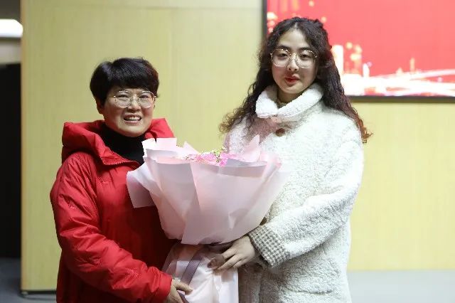 杭州银湖实验中学有陪伴,有温暖,携手又一年