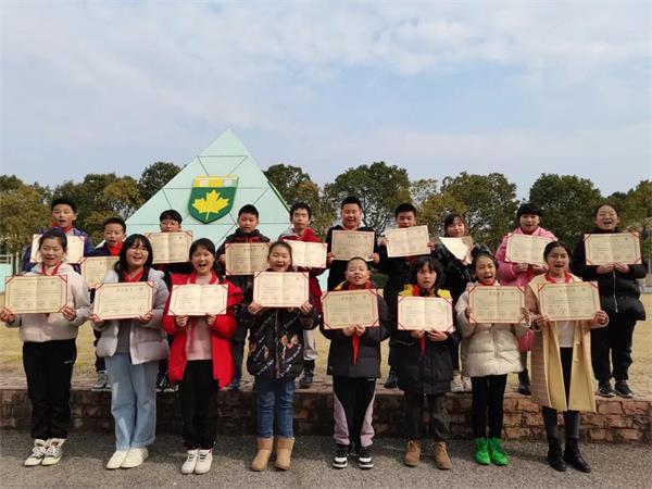 喜报！中加枫华国际学校小学部在“为学杯”作文大赛中大放异彩！