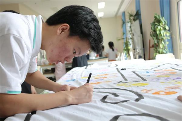 北京明诚外国语学校学子携手迈入顶级美高 | 让彼此变得更好，也让世界变得更好
