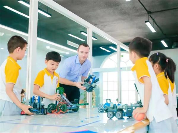 北京爱迪国际学校小学 | “1+X＂特色课程模式解锁孩子42项潜在特长！