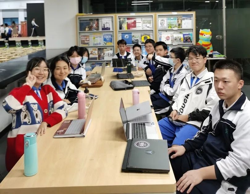 深圳市厚德书院出国学子的CTB创新+研究之路                