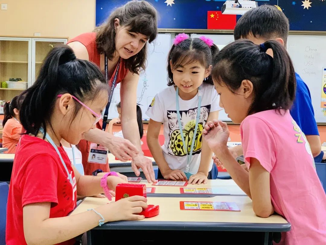 万源城协和双语学校疫情期间小初高学生及家长的心理防护指导                
