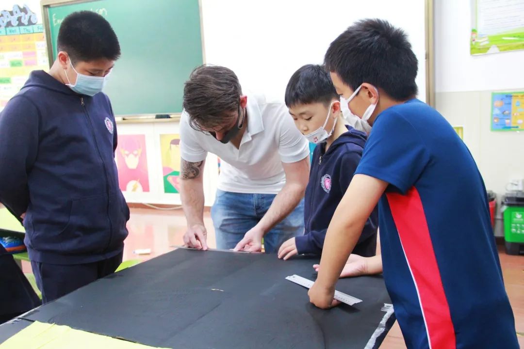 力迈学校师生环保作品展！变废炫宝，践行绿色生活！                