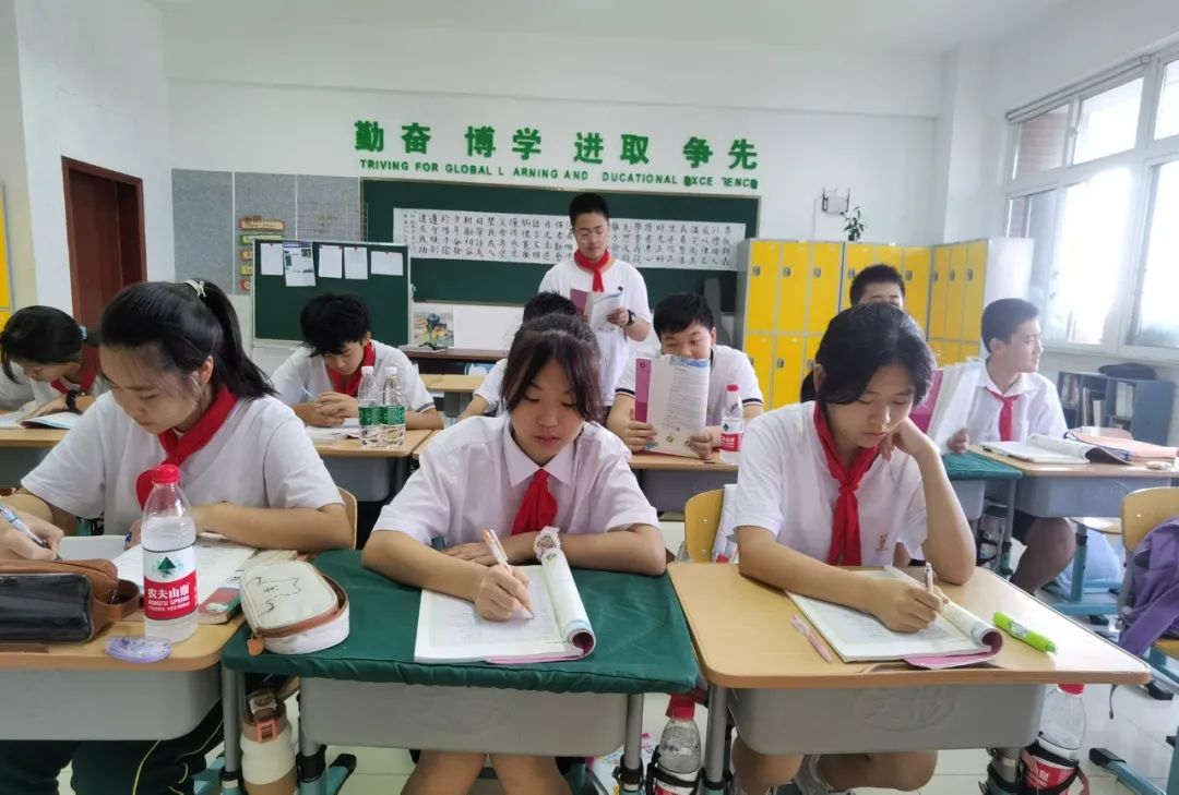 上海枫叶国际学校她，正努力做好每一件事                