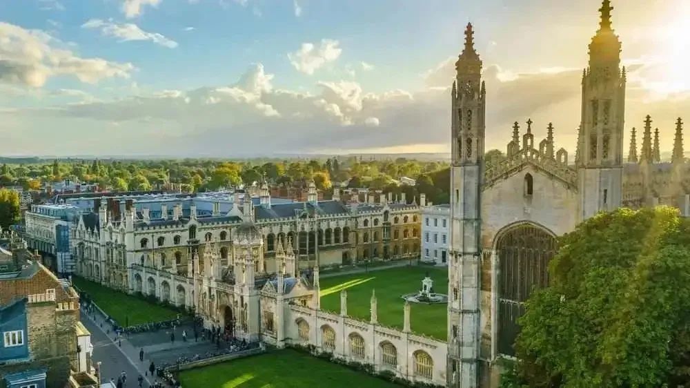 上外双语国际高中2022 Offer季 ，英国伦敦国王学院再传喜讯!                