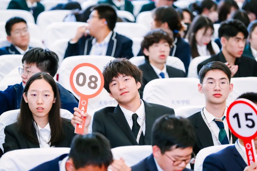 天华英澳美LSE学子陆逸林同学专访                