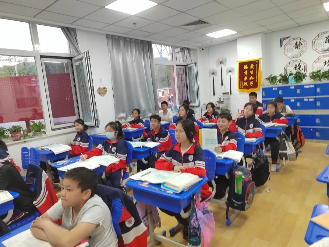 北京东方红学校小学部春意盎然话教研（附最新招生简章） _ 北京东方红学校