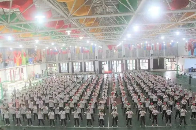 上海枫叶国际学校第九届“周恩来班”申请人枫叶成长故事 _ —在精彩中变“老”                