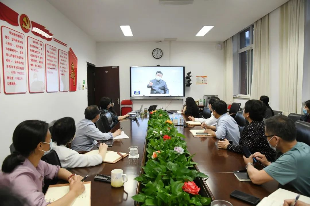 人大附中暨联合总校党委理论学习中心组召开专题学习会                