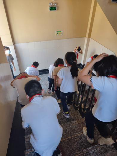临平区树兰实验学校地震 (消防) 疏散演练                