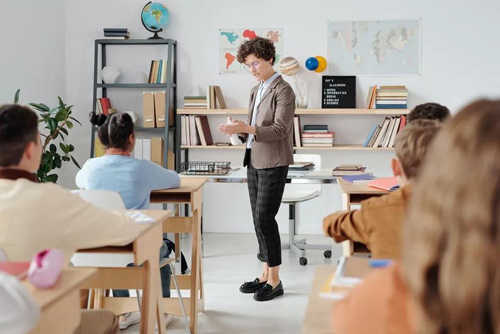如果被公办小学录取，就读一年后，想要转往民办学校，有哪些要求?