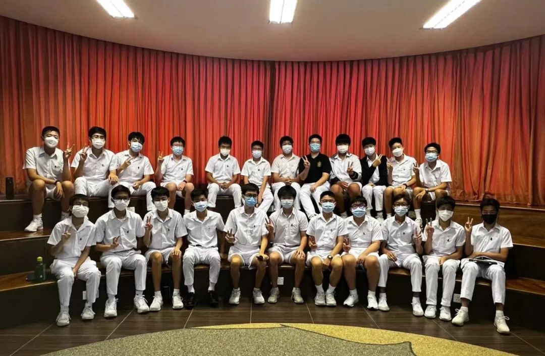 成都七中与新加坡莱佛士书院举行线上交流活动                