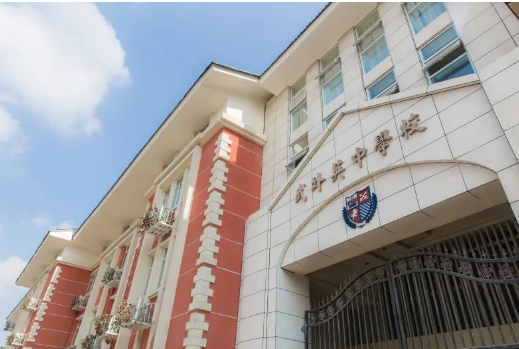 武汉英中高级中学开设的课程?2022年学费多少呢?