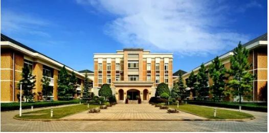 武汉外国语学校澳洲中外合作办学项目高中什么课程体系?2022年学费多少钱?