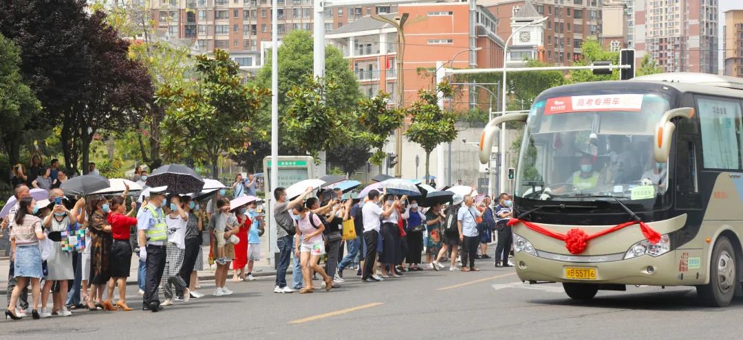 听听绵阳东辰校长在高考出征壮行仪式上的亲切嘱托                