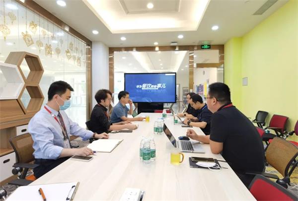 华为领导莅临清澜山学校交流餐厅管理运营经验
