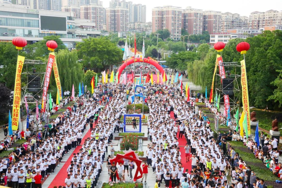 东辰高中的毕业典礼，东辰教育的最美励志                