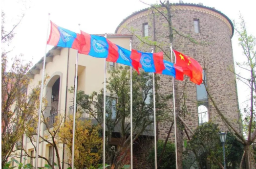 麓山国际光亚学校招收几年级?开设什么课程体系?