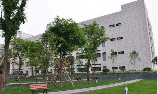 石室天府中学国际部（日本班）是高中吗?2022年一年学费多少呢?
