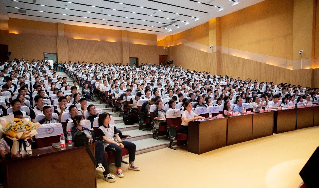 西南交通大学首个“信息学”科普基地在实外成立                