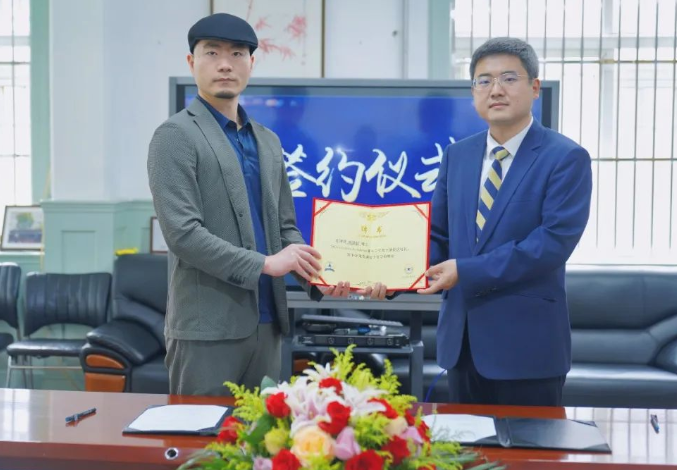 祝贺笛卡尔学院与天津法拉古特学校合作开设法语国际高中项目正式签约仪式圆满成功！ _ 美国法拉古特学校天津校区