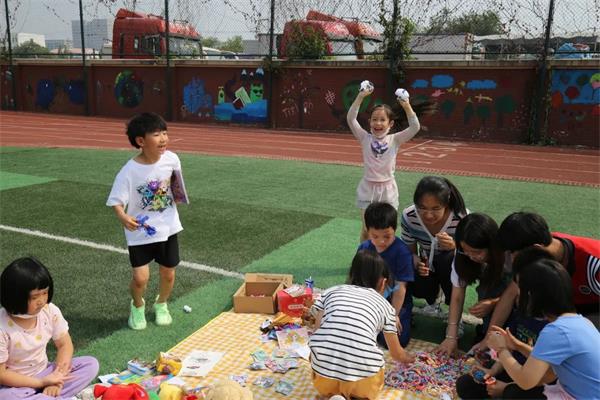 心中有爱，让孩子们随时起跑——天津格瑞思学校学生公益义卖