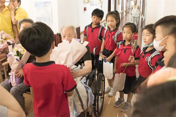 心中有爱，让孩子们随时起跑——天津格瑞思学校学生公益义卖