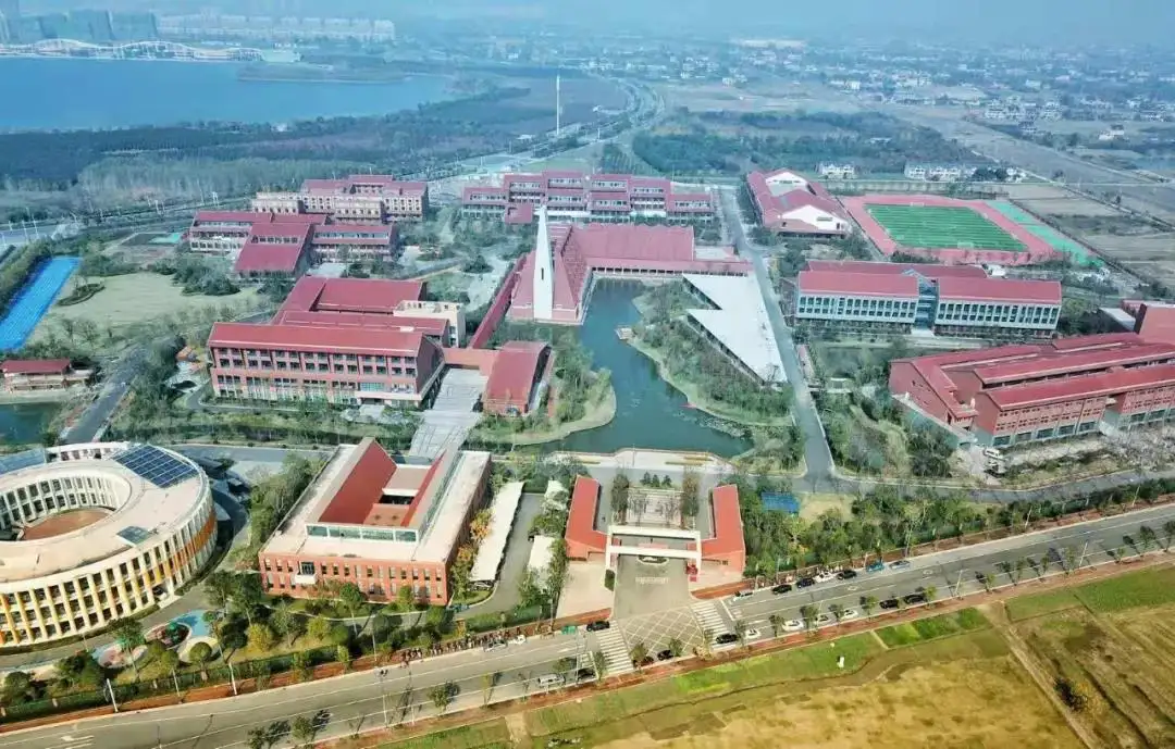 如皋市龙游湖外国语学校介绍