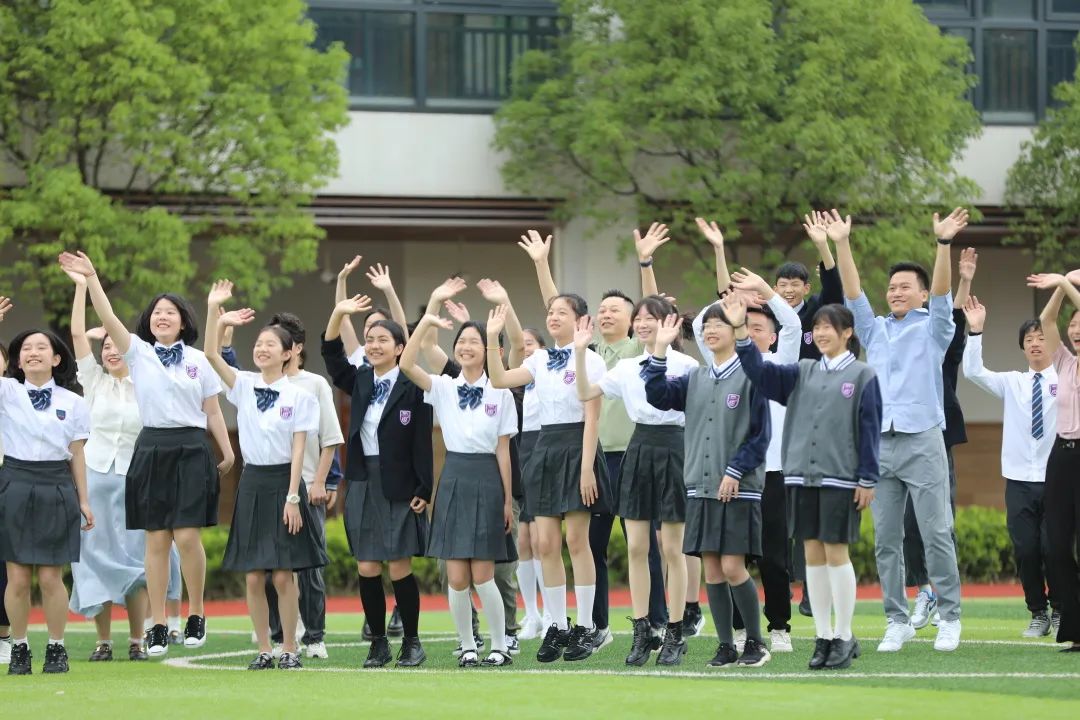 杭州上海世界外国语中学校歌《乘风飞翔》首发                