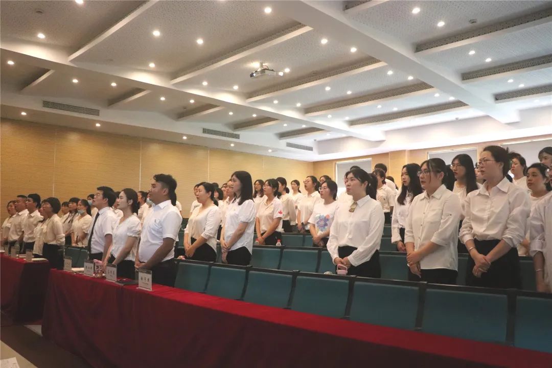 调整转型创业创新，聚焦成绩突出特色——湖州枫叶双语学校2021－2022第二学期期末总结会                