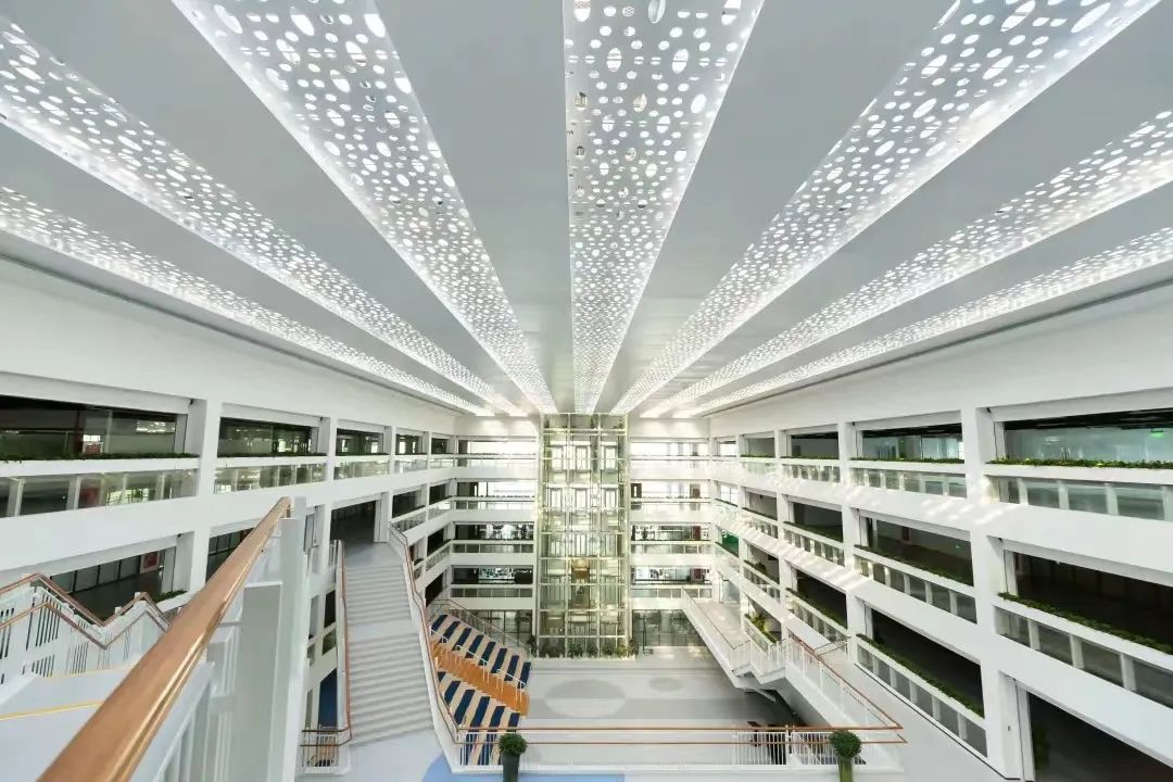 深圳曼彻斯通城堡学校怎样?千万奖学金等你来拿！                