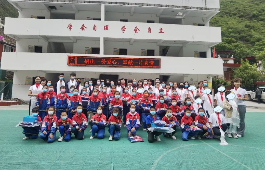 成都外国语学校点亮一份梦想，收获更多成长！                