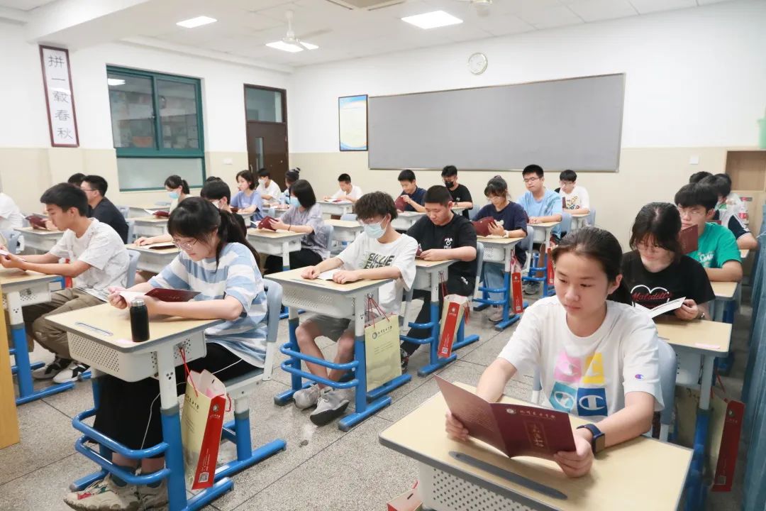 从东方起步 进理想大学——杭州东方中学2022级高一新生报到及家长会圆满结束                