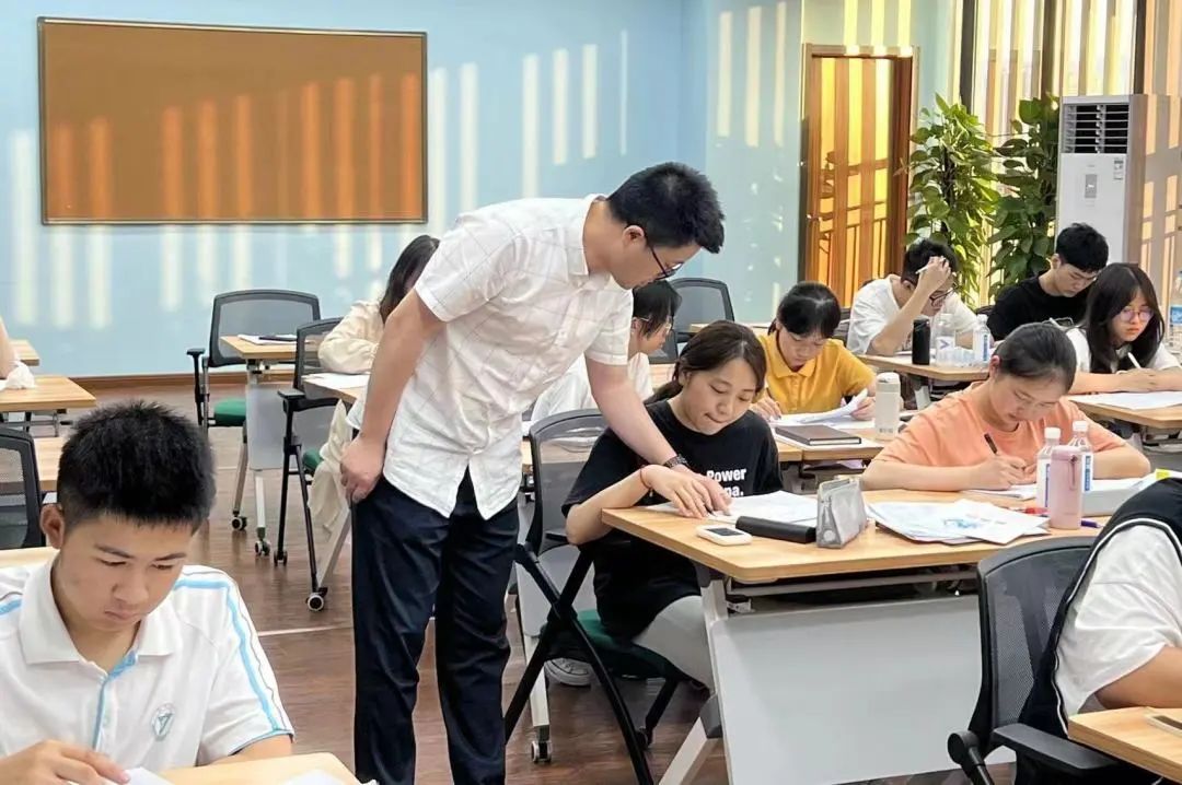 重庆巴蜀常春藤学校精品复读学部公益课堂                