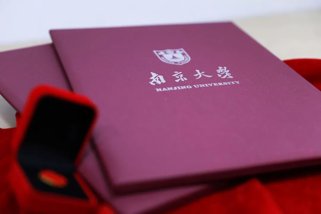南京师大附中江宁分校刘子畅同学收到南京大学首批录取通知书啦！                
