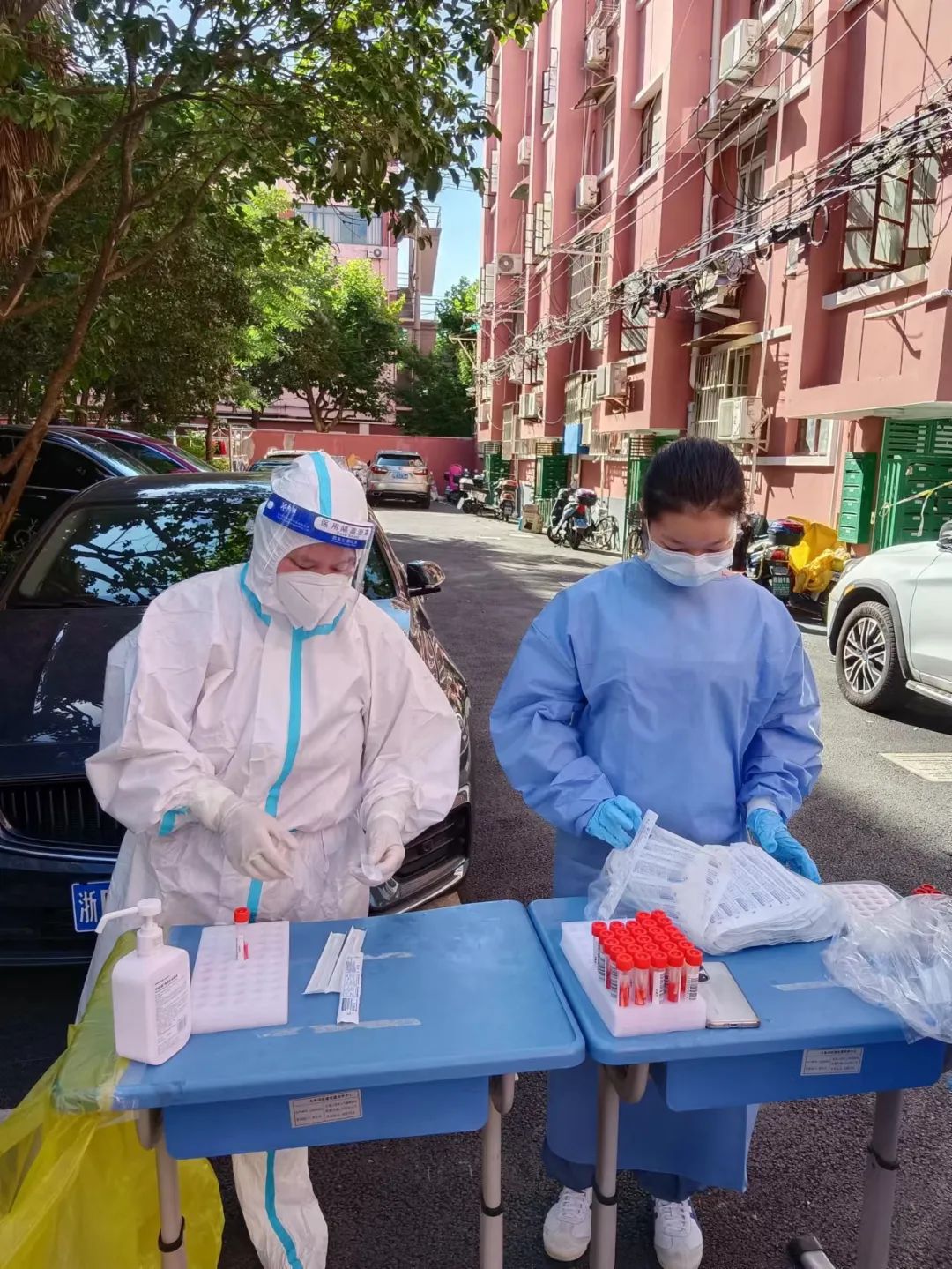 上海市震旦外国语中学疫情防控志愿活动                