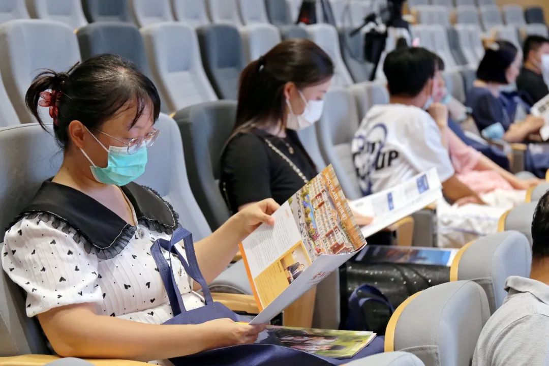 【苏城外独家】清华附中王实&新加坡国立大学招生官:疫情动荡时代下的留学与国际教育选择! 苏城外国语学校留学讲座圆满举行