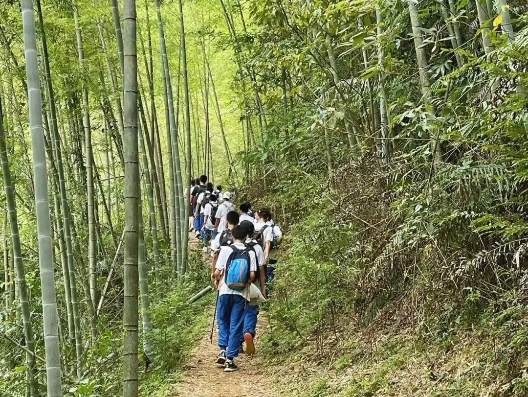 华附初一研学旅行成果展示                